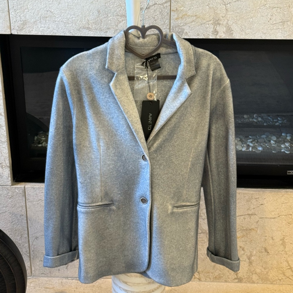 Beautiful brand new cashmere/wool Avant toi blazer